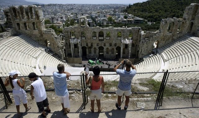 Η Βρετανία συνεχίζει να τρομοκρατεί τους πολίτες της για την Ελλάδα