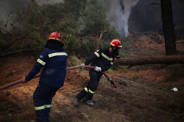 Οι άνδρες της πυροσβεστικής δεν κάνουν διακοπές