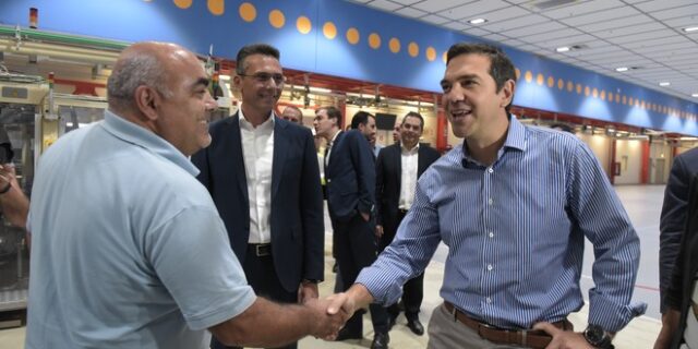 Ο Τσίπρας στην Παπαστράτος: Θα επαναφέρουμε την εργασία, θα δημιουργήσουμε περιβάλλον για επενδύσεις