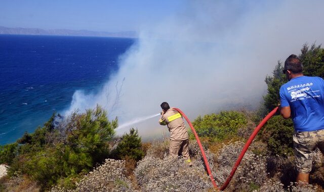 Ολονύχτια μάχη με τις φλόγες στη Νάξο