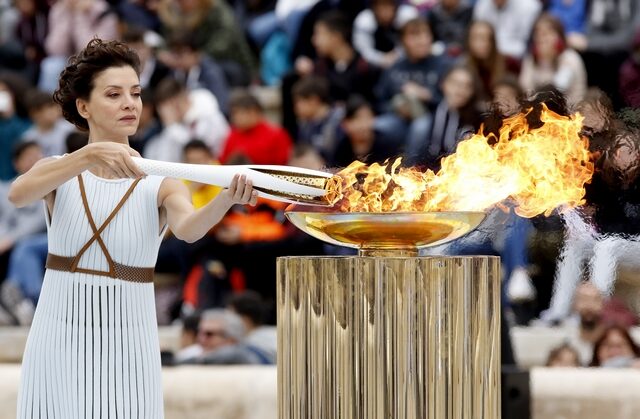 Η φλόγα των Ολυμπιακών ταξιδεύει προς Νότια Κορέα