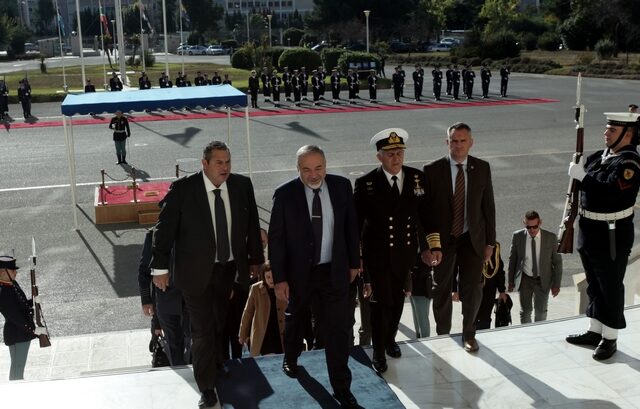 Την επιτροπή Εξοπλισμών συγκαλεί ο Καμμένος για τα F16