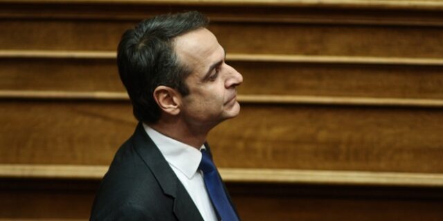 ΝΔ: Σε συμπληγάδες ο Μητσοτάκης για το Σκοπιανό