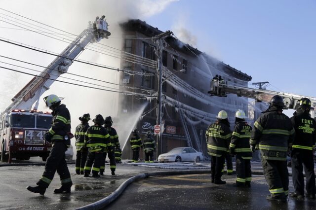 Στους 16 οι τραυματίες απ’ τη νέα πυρκαγιά στη Νέα Υόρκη