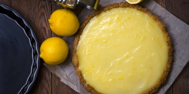 Lemon pie, με εύκολη βάση από μπισκότα