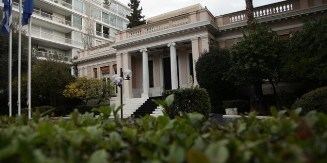 Προς διορθωτικό ανασχηματισμό μετά (και) την παραίτηση Παπαδημητρίου