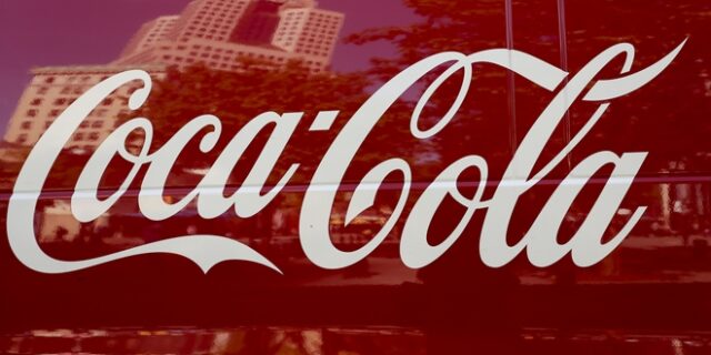 Στην Coca-Cola Τρία Έψιλον #ΜένουμεΣπίτι