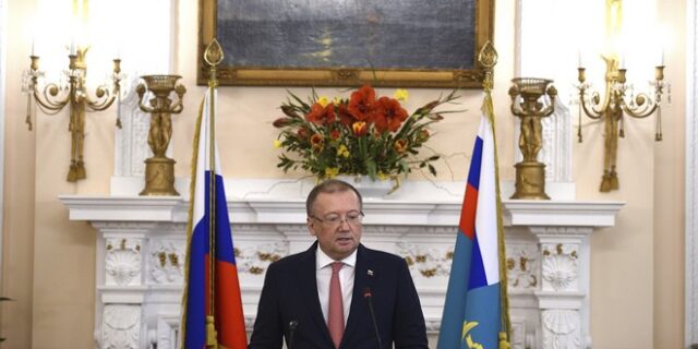 Συνάντηση με τον Βρετανό ΥΠΕΞ ζήτησε ο Ρώσος πρεσβευτής