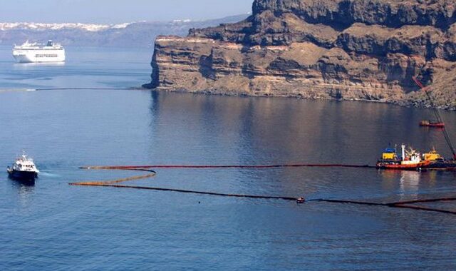 Sea Diamond: Μέχρι το Σεπτέμβριο το πόρισμα για τον τρόπο ανέλκυσής του από τη Σαντορίνη