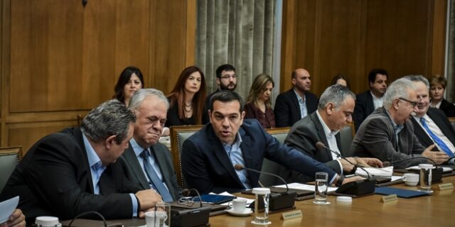 Ξανά “μαστίγιο” στους υπουργούς από το Μαξίμου