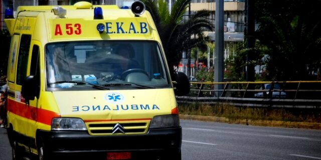 Τροχαίο στη Βάρκιζα: Πεζή παρασύρθηκε από μοτοσικλέτα στο ύψος του Ribas – Τρεις τραυματίες