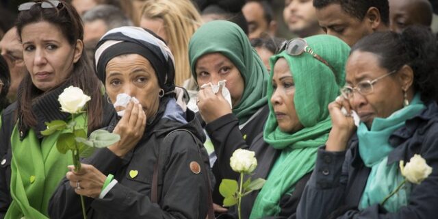 Grenfell Tower: Ενός λεπτού σιγή στον ένα χρόνο από τη φωτιά στον “πύργο” του Λονδίνου