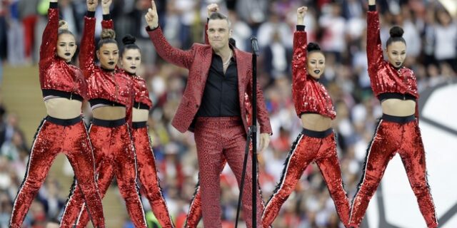 Μουντιάλ 2018: Ο Robbie Williams ύψωσε το μεσαίο δάχτυλο σε 3 δισ. τηλεθεατές