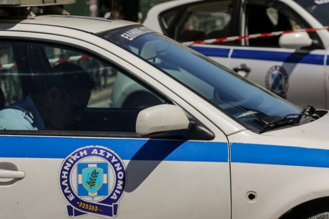 Θεσσαλονίκη: Άγνωστος προκάλεσε φθορές σε σταθμευμένα οχήματα και δίκυκλα