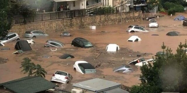 Καιρός: Πνίγηκαν τα Βόρεια Προάστια. Εγκλωβίστηκαν οδηγοί