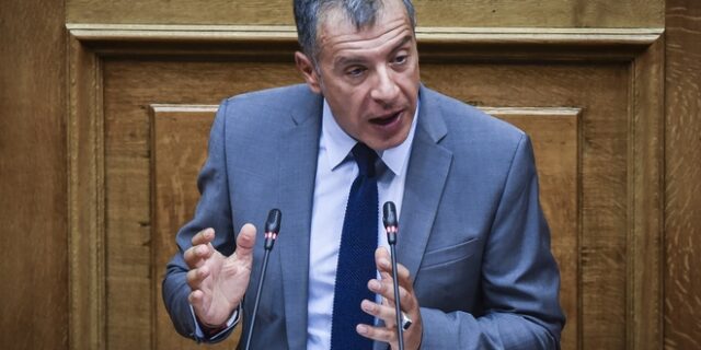 Θεοδωράκης: Ο Παυλόπουλος έπαιξε καθοριστικό ρόλο το 2015 για την παραμονή στην Ευρώπη