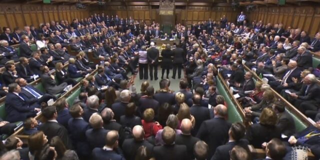 Βρετανοί βουλευτές ζητούν αύξηση της αποζημίωσης λόγω “φόρτου εργασίας” για το Brexit