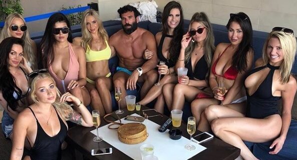 Ο Playboy Dan Bilzerian με το χαρέμι του στη Μύκονο