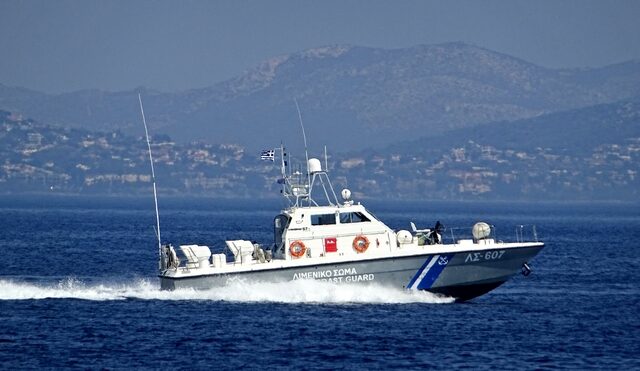 Βυθίστηκε σκάφος με “ύποπτο” φορτίο νότια της Κρήτης