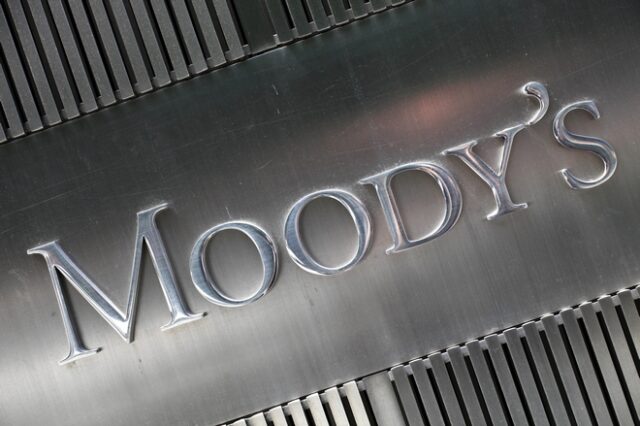 Moody’s: Τα “κόκκινα δάνεια” των ελληνικών τραπεζών θα μειωθούν τους επόμενους 18 μήνες