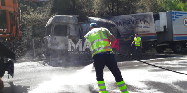 Υπό έλεγχο η φωτιά σε φορτηγό στην Εθνική Οδό Αθηνών – Λαμίας