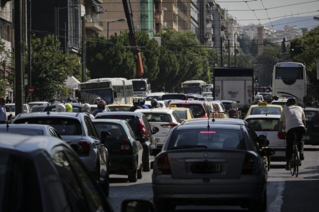 Κίνηση στους δρόμους: Που υπάρχει αυξημένη κυκλοφορία