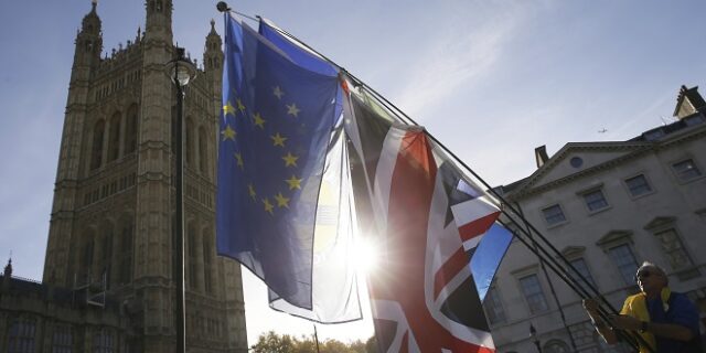 Μπαρνιέ για Brexit: Αποφασιστικό και καθοριστικό βήμα για το “διαζύγιο”