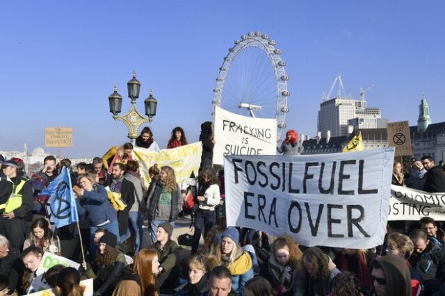 Βρετανία: Περισσότερες από 70 συλλήψεις σε διαδήλωση για το περιβάλλον