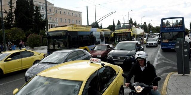 Κίνηση στους δρόμους: Δείτε που θα συναντήσετε πρόβλημα στις μετακινήσεις