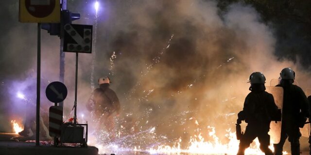 Επέτειος Πολυτεχνείου: Μολότοφ, χημικά και πέτρες στη Θεσσαλονίκη