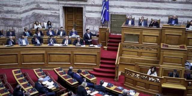 Ο Τσίπρας στη Βουλή για τη μείωση του ΕΝΦΙΑ – Στα 710 εκατ. ευρώ το μέρισμα