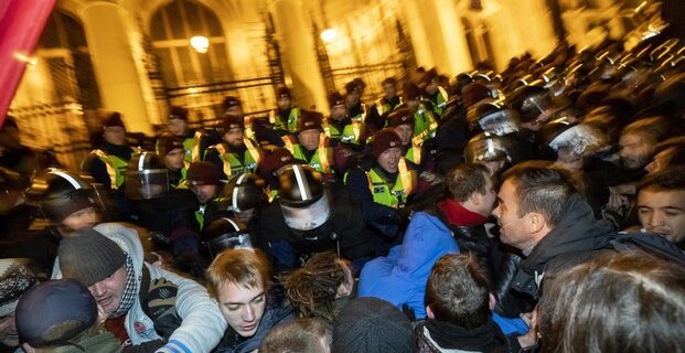 Επιμένουν οι διαδηλωτές στη Βουδαπέστη-νευρικά αντιδρά ο Ορμπαν