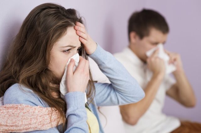 Γρίπη: Έξαρση του ιού – Πώς την ξεχωρίζετε από το κοινό κρυολόγημα