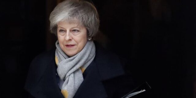 Brexit: Αλλαγές στη συμφωνία ζητά η Μέι, αναβολή θέλει ο Κόρμπιν, “όχι” απαντά η ΕΕ