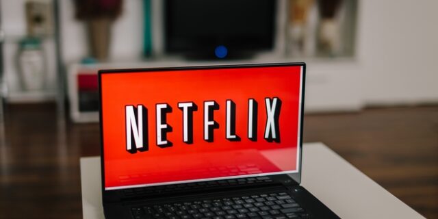 Netflix: Αυξάνει την συνδρομή στην Αμερική – Τι λέει για Ελλάδα