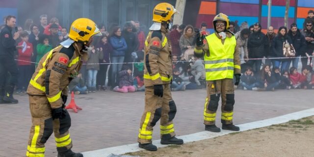 Ισπανία: Τρεις νεκροί και 16 τραυματίες από πυρκαγιά σε 6ώροφη πολυκατοικία