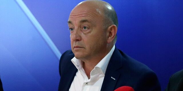 Εκπρόσωπος ΑΝΕΛ: “Ο Στ. Θεοδωράκης να μετονομάσει το κόμμα του σε ‘Όπου Φυσάει ο Άνεμος'”