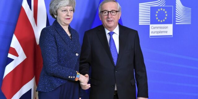 Γιούνκερ: Παραμένει ο κίνδυνος Brexit χωρίς συμφωνία