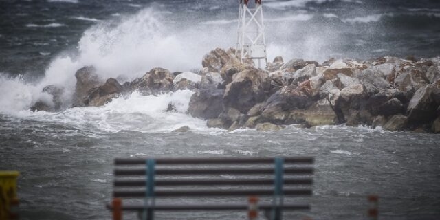 Σύσκεψη στο Κέντρο Επιχειρήσεων της Πυροσβεστικής για την αυριανή κακοκαιρία