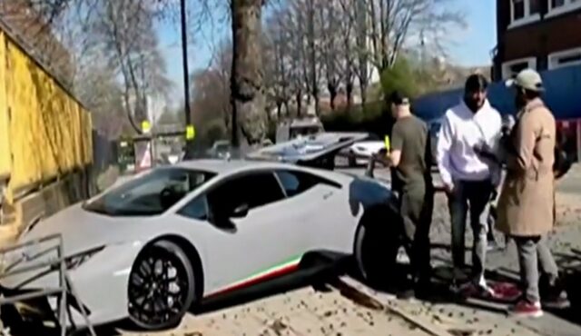 Έριξε σε δέντρο Lamborghini αξίας 290.000 ευρώ