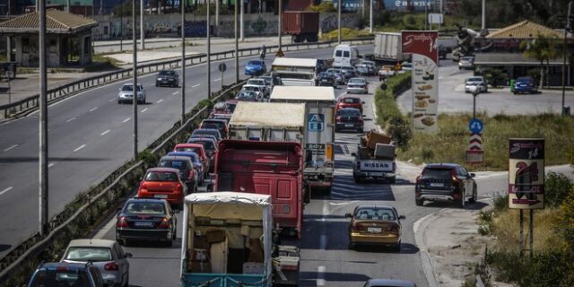 Καραμπόλα στην Κινέτα: Κυκλοφοριακό κομφούζιο στην εθνική οδό