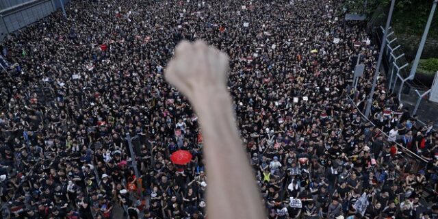 Χονγκ Κονγκ: 2 εκατ. διαδηλωτές στους δρόμους κατά νομοσχεδίου