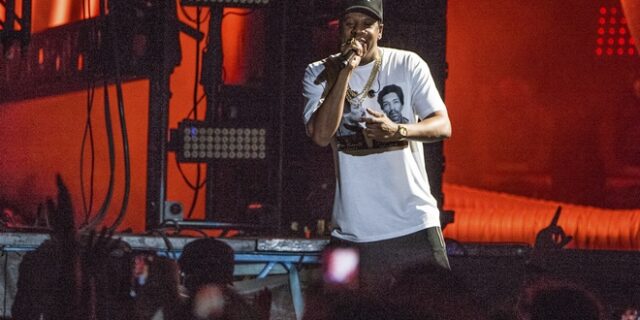 Jay-Z: Από παιδί των προαστίων που πουλούσε ναρκωτικά, ο πλουσιότερος ράπερ παγκοσμίως