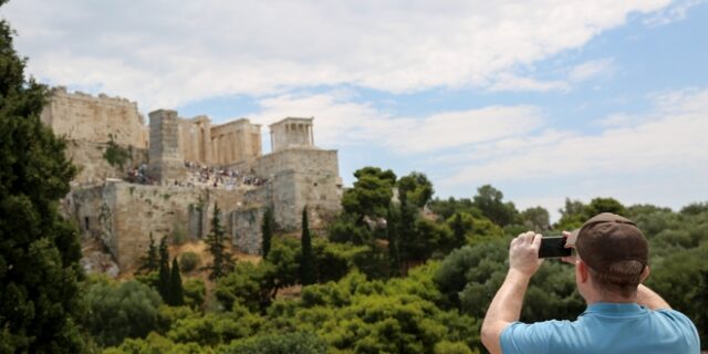 Οδηγίες του υπουργείου Τουρισμού για τους ξένους επισκέπτες