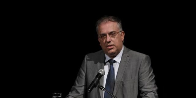 Θεοδωρικάκος: Τα κόμματα να ακούσουν τη φωνή της ομογένειας, να υπερψηφίσουν τη δυνατότητα ψήφου από τον τόπο κατοικίας