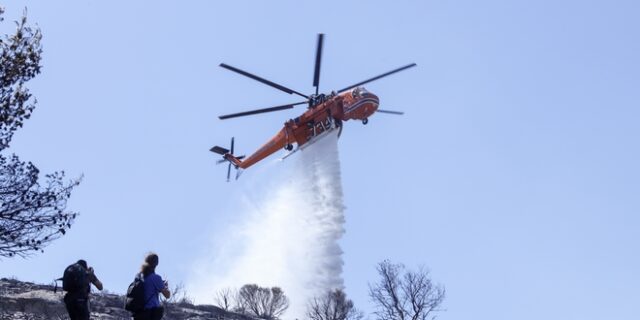 Υπό μερικό έλεγχο η φωτιά στο Βύρωνα. Έγκαιρη παρέμβαση της πυροσβεστικής