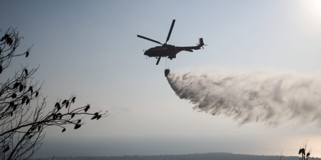 Περιορίστηκε η φωτιά στο Μαρτίνο-Δόθηκε στην κυκλοφορία η εθνική οδός