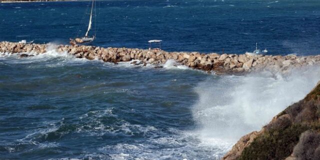 Προοδευτική εξασθένηση των θυελλωδών ανέμων από το μεσημέρι