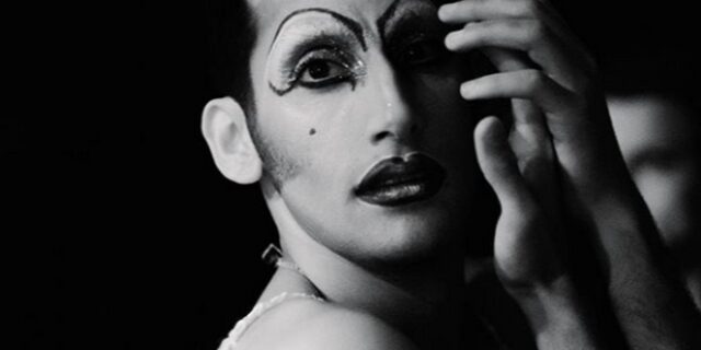 O Μουσουλμάνος drag queen Amrou Al-Kadhi εξομολογείται: “Όποτε έβγαζα τα ρούχα μου κατέρρεα”