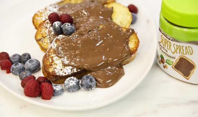 French toast με Super Spread Πραλίνα Φουντουκιού με Στέβια & berries